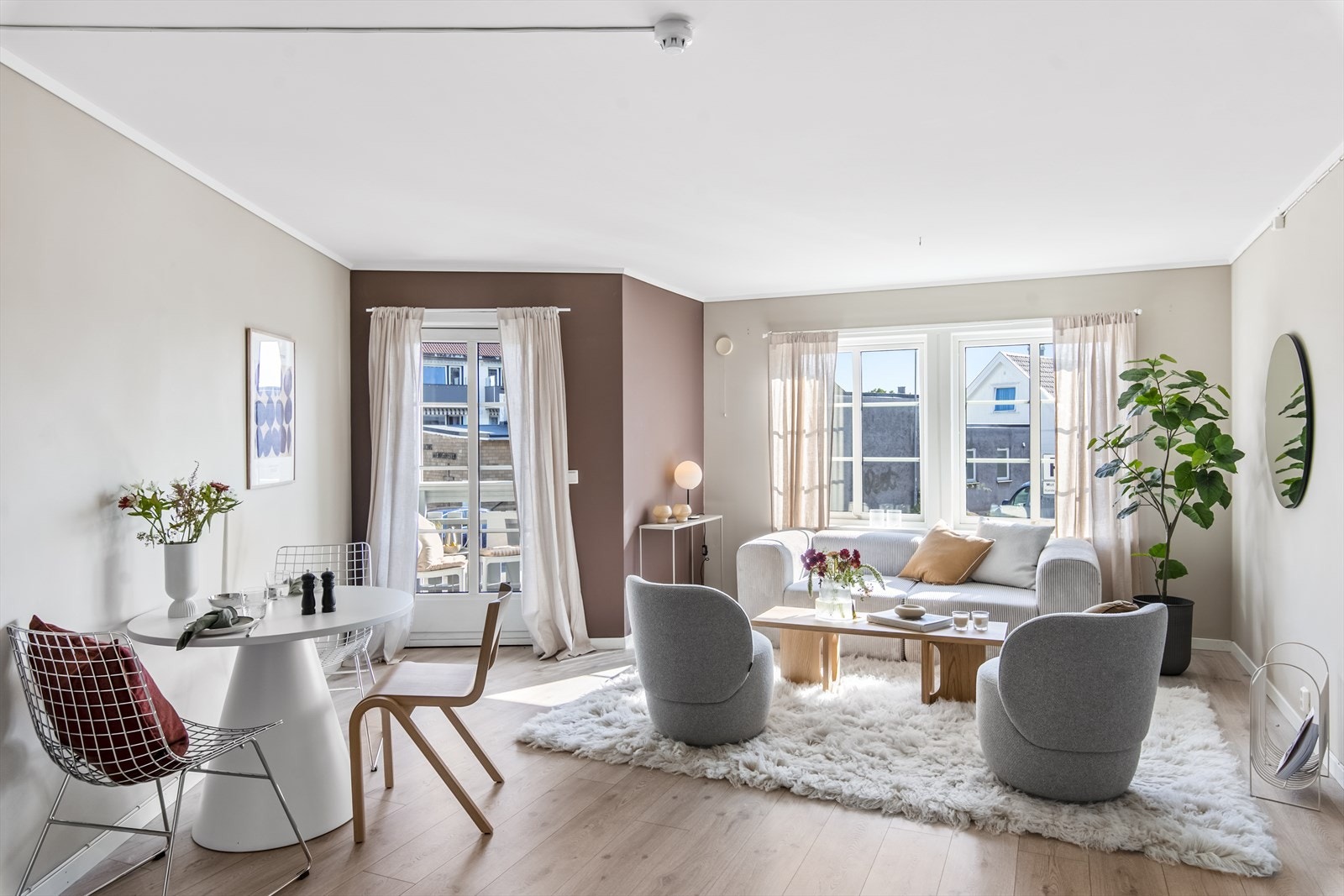 En snerten og tiltalende leilighet beliggende i høy 1. etasje i veldrevet og trivelig borettslag i sentrum av Horten! Galleribilde