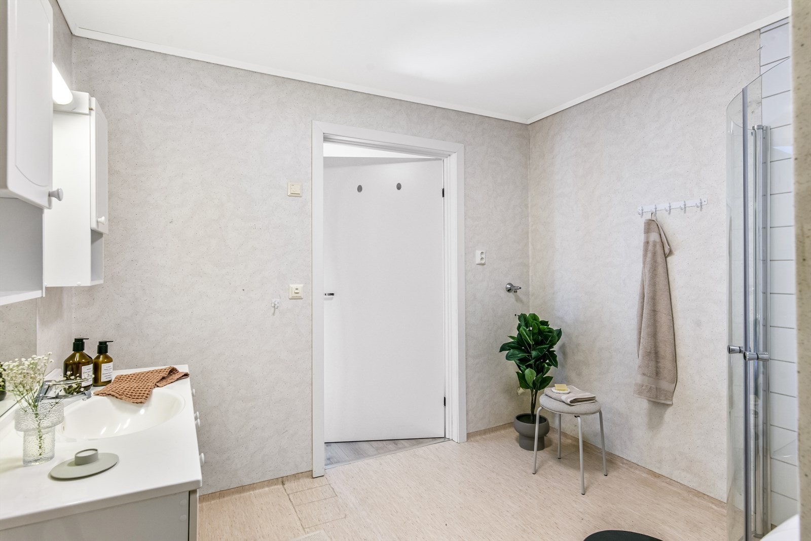 Det er varmekabler i baderomsgulvet. Galleribilde