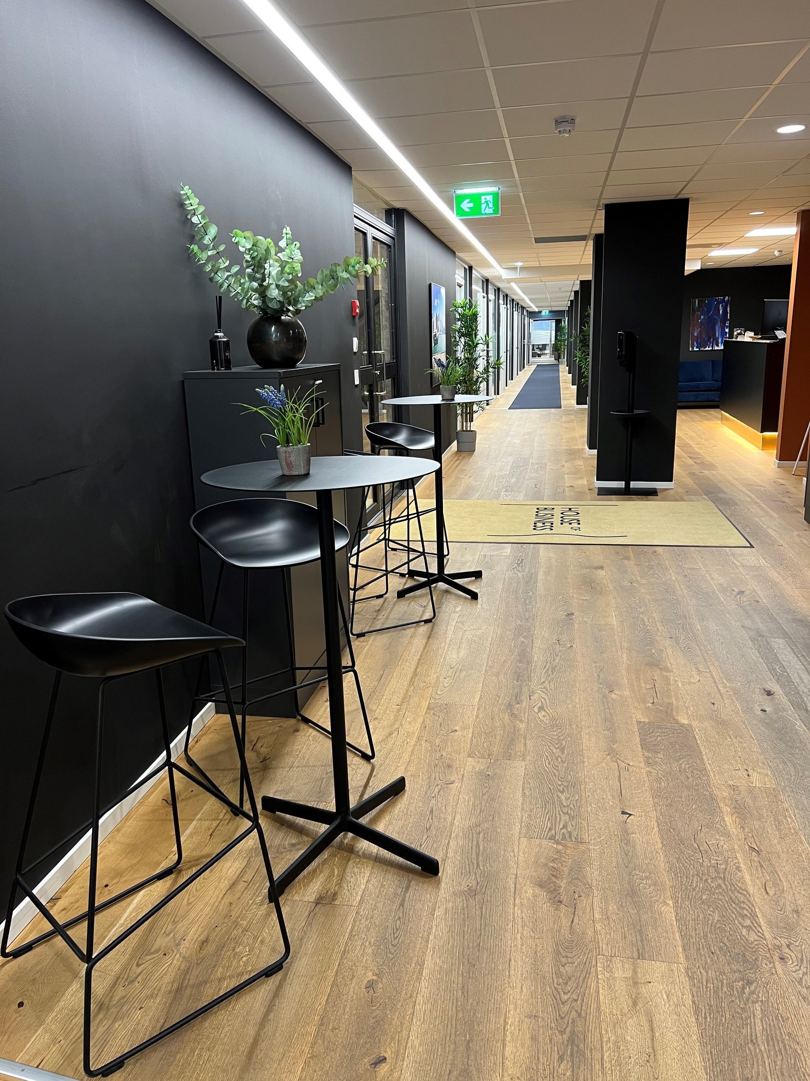 Sosial sone ved kjøkken og resepsjon Galleribilde