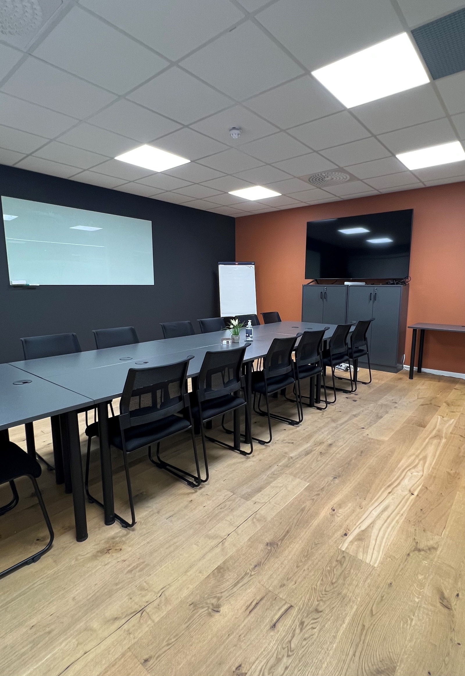 Møterom "Stortinget"
Styremøte - Ledermøte - Kurs - Samling?
Vi tilrettelegger for dine møter. Galleribilde