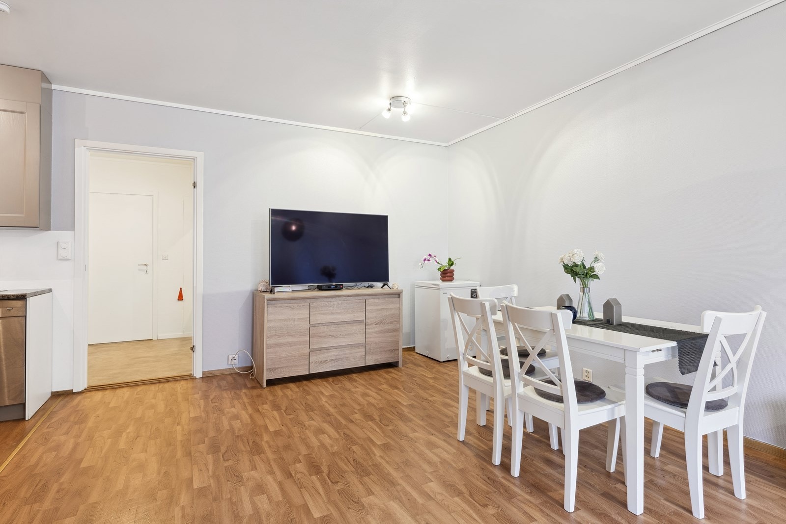 Samle familie og/eller venner rundt middagsbordet for et bedre måltid Galleribilde