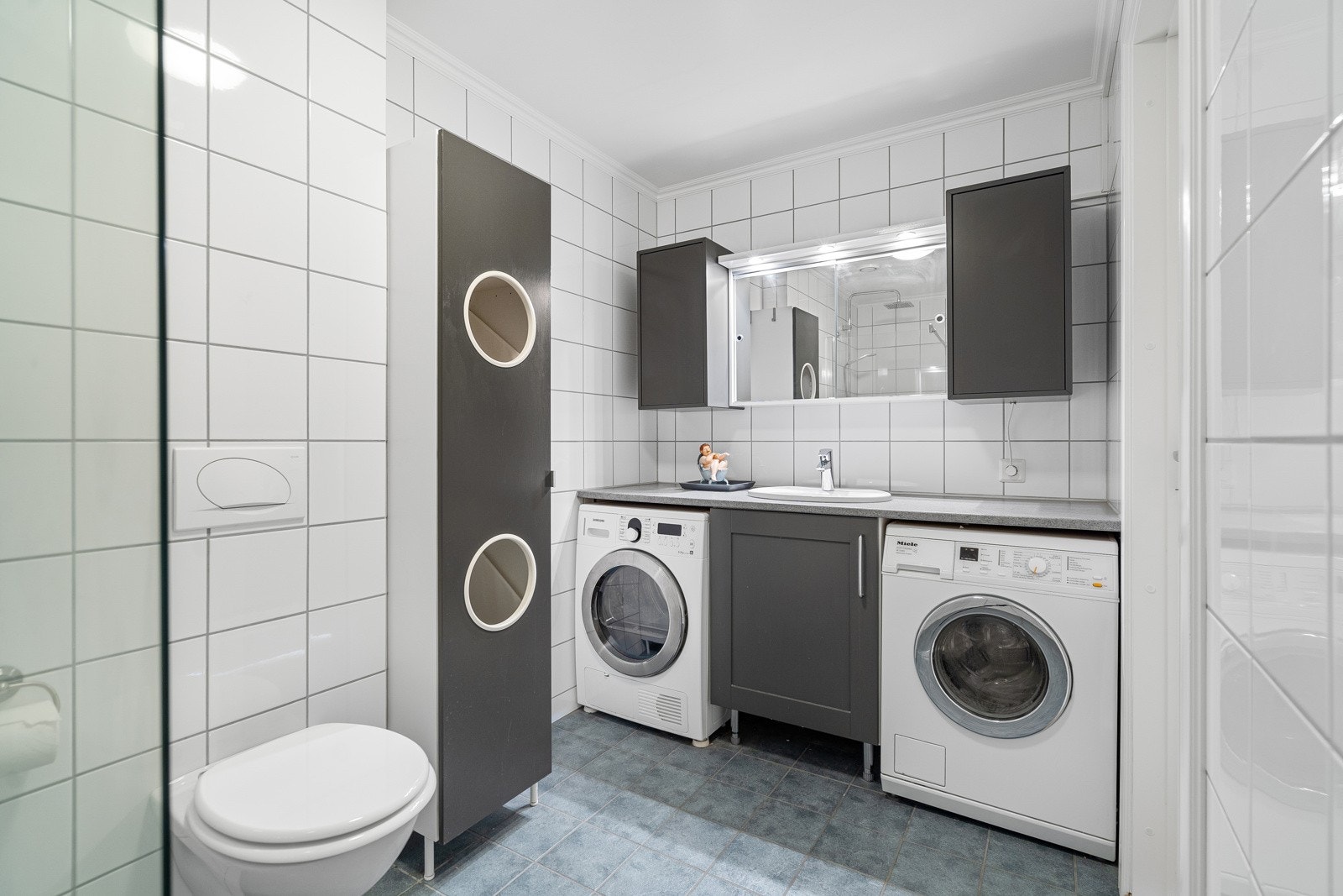 Opplegg for vaskemaskin på badet på plan 1 Galleribilde