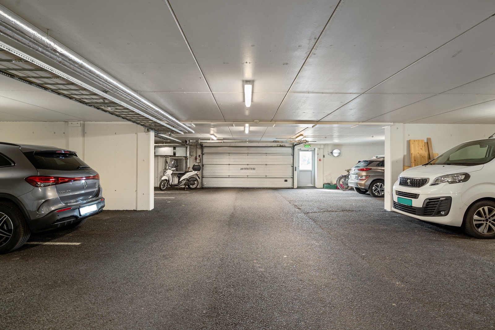2 parkeringsplasser i felles garasjeanlegg - den ene har el-billader Galleribilde
