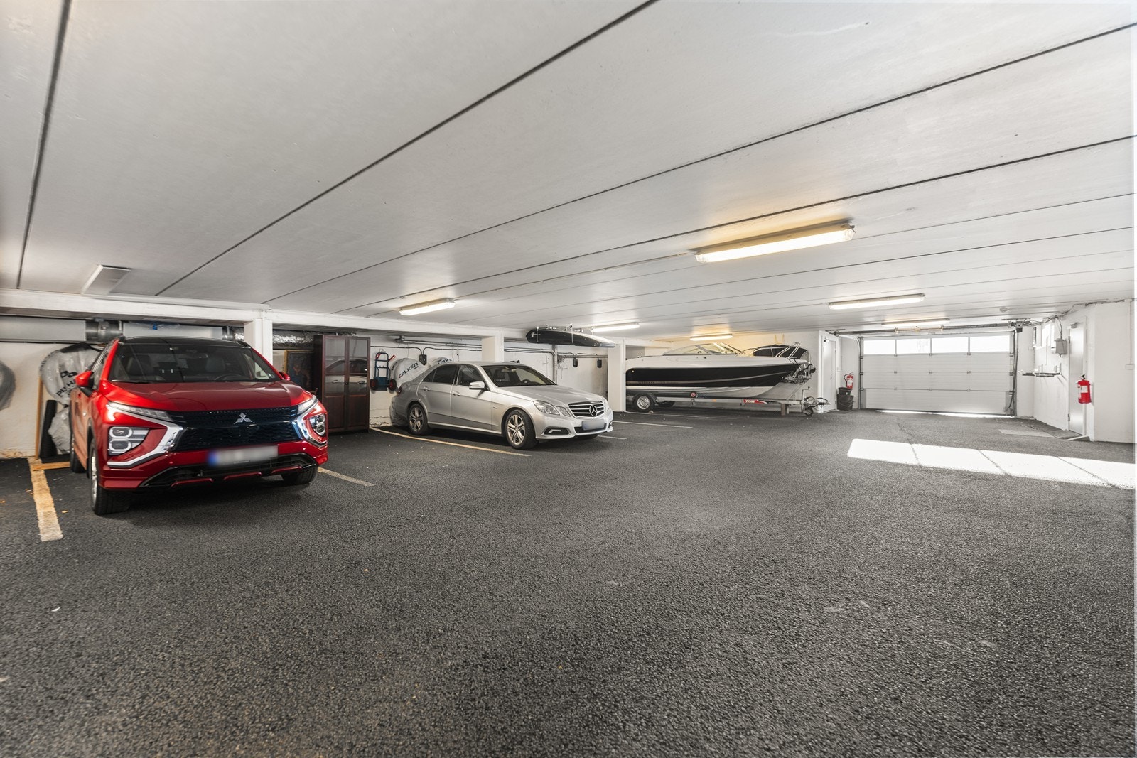 Parkeringsanlegg. Her er det reservert en parkeringsplass. Galleribilde