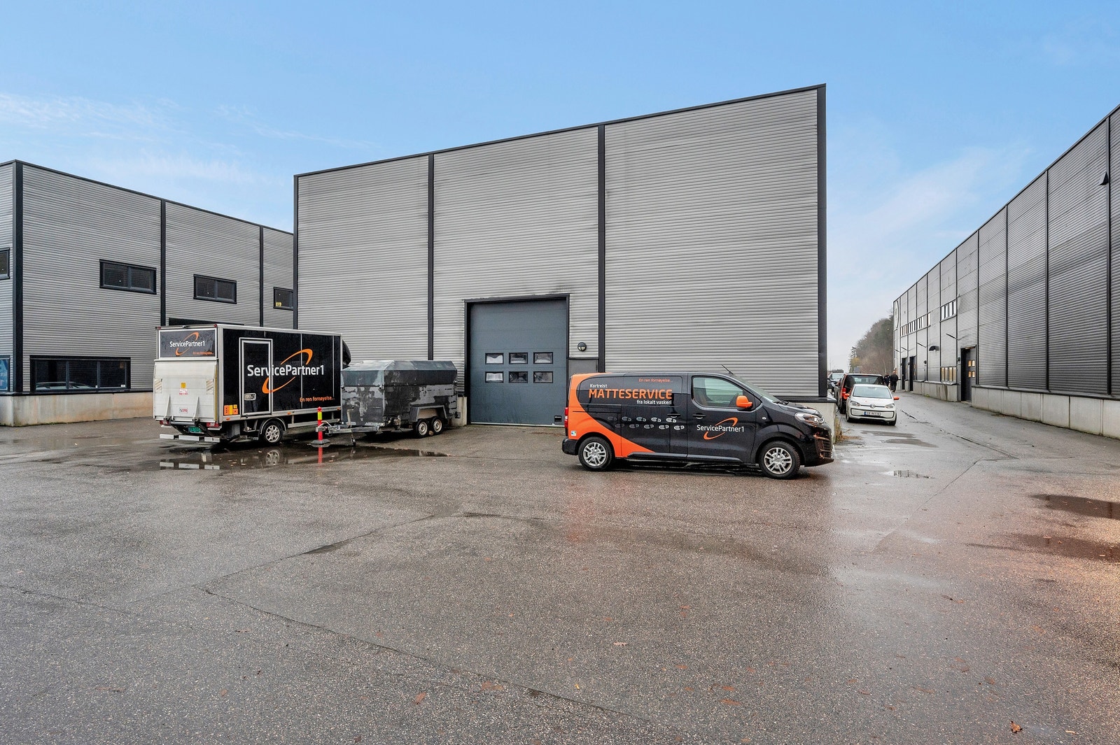 Eiendommene ligger i Rigedalen, et etablert industriområde med kort vei til/fra E-39. Galleribilde