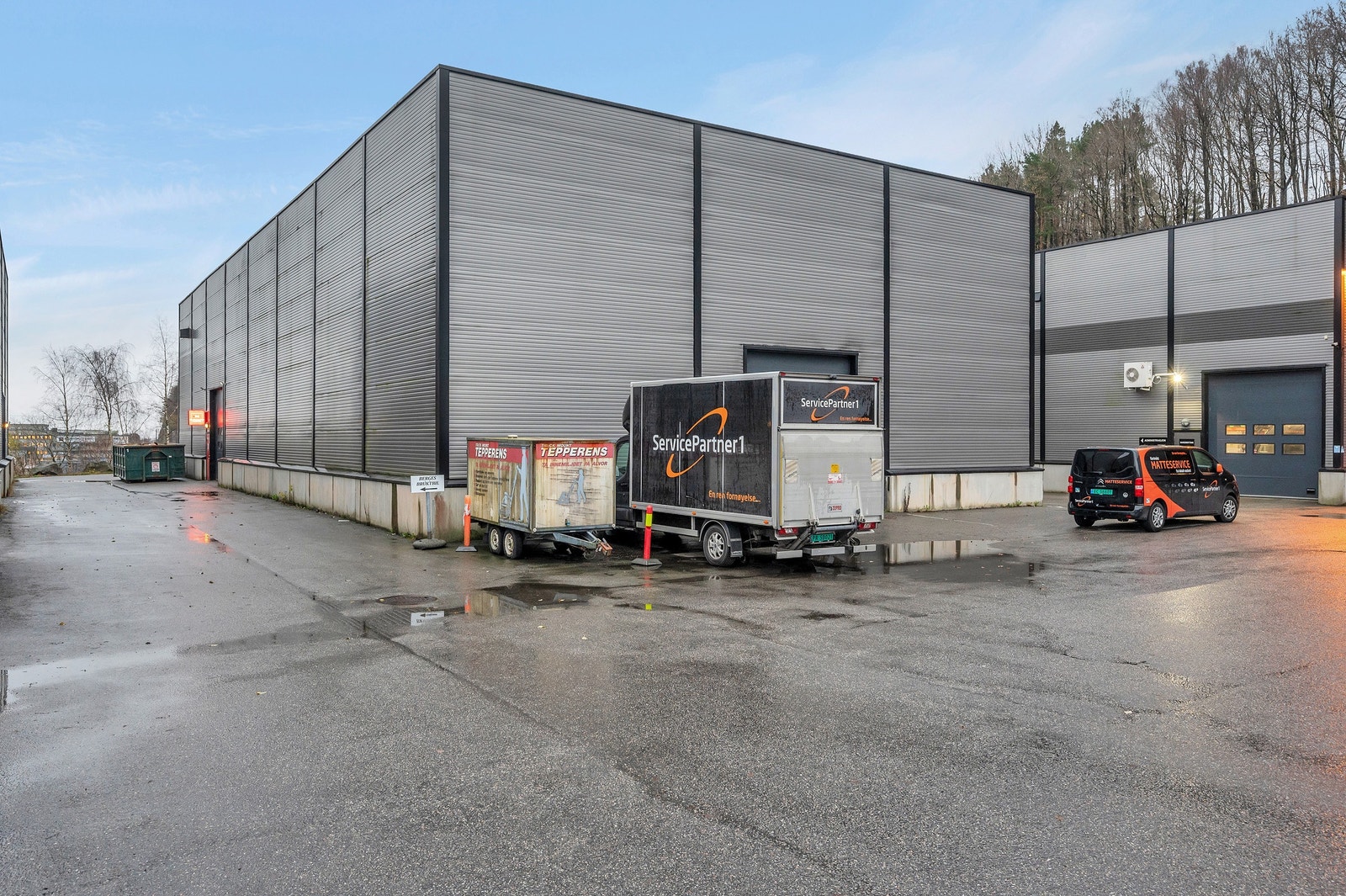 Muligheter for 3 parkeringsplasser på utsiden Galleribilde