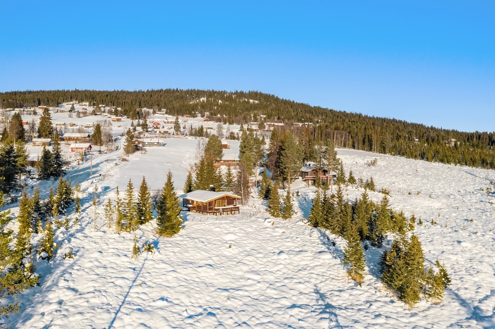 Eiendommen ligger i et gammelt stølsområde med spredt bebyggelse Galleribilde