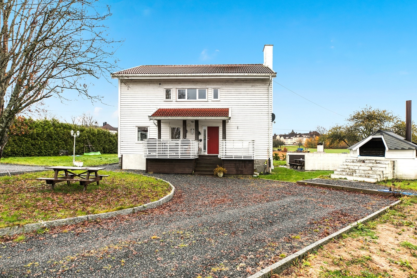 Boligen ble oppført i 1944, og har blitt oppgradert over tid Galleribilde