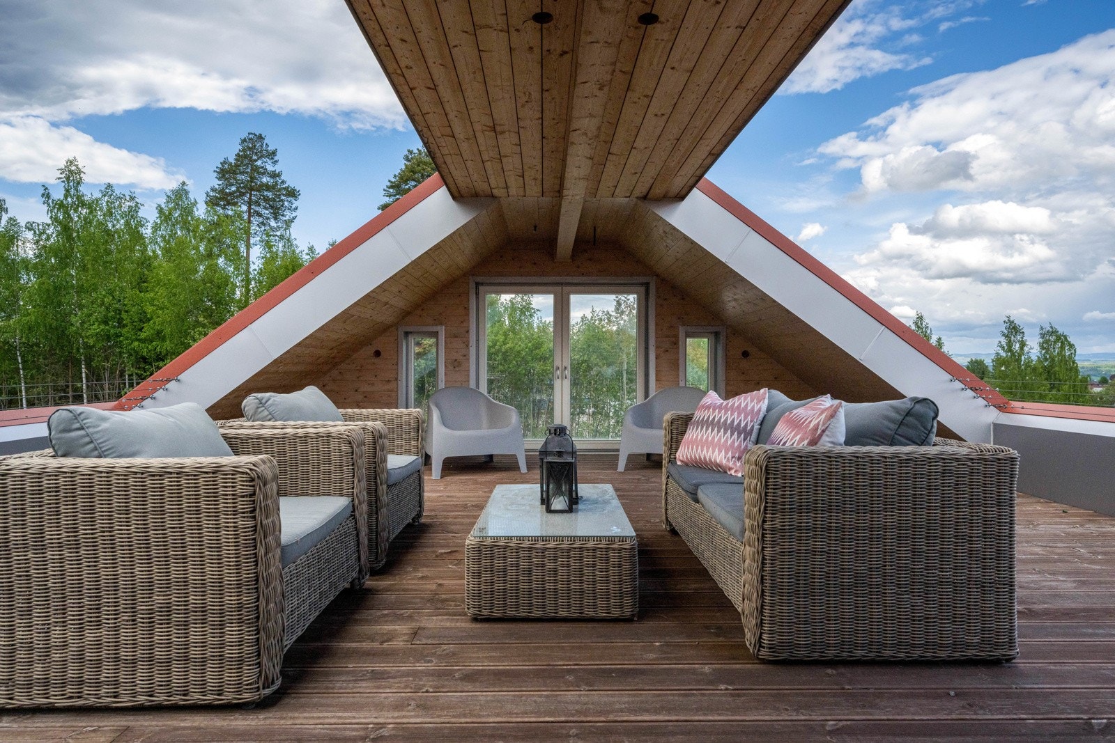 Fra loftstuen er det adkomst til takterrasse. Galleribilde