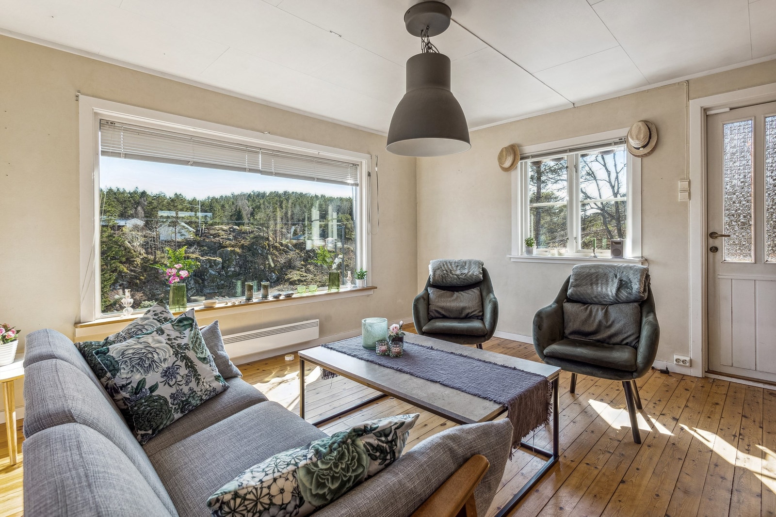 Stue med utgang til terrasse Galleribilde