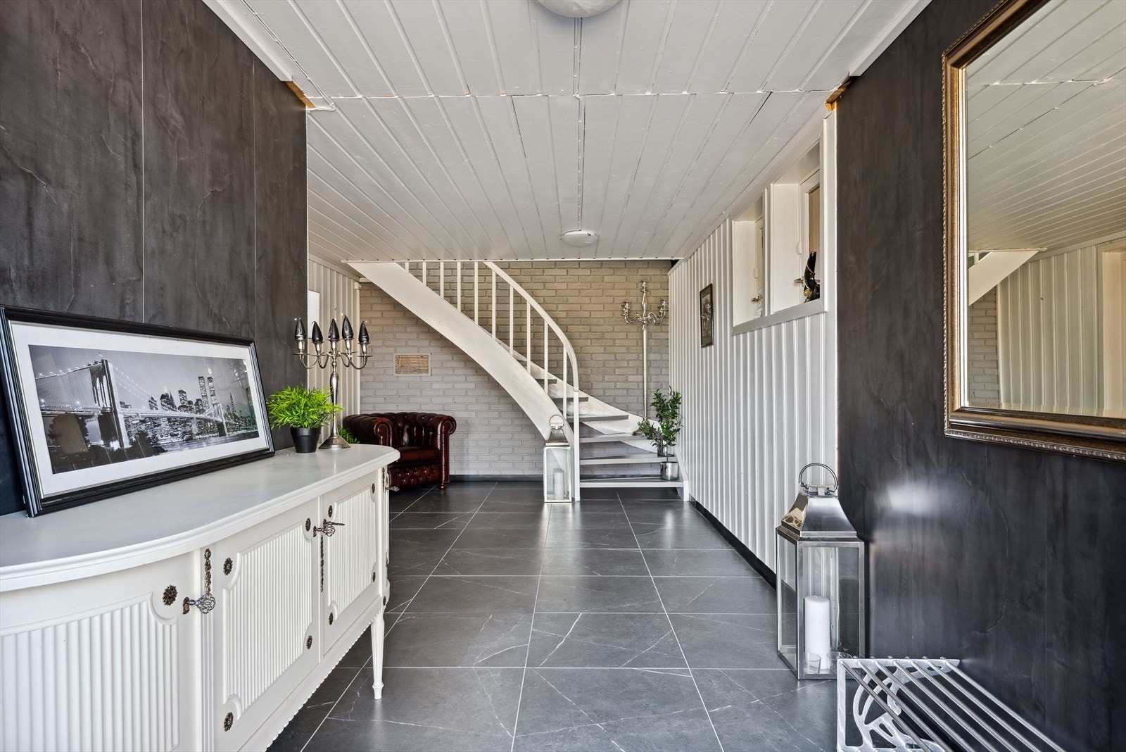Hall i 1.etg. Galleribilde