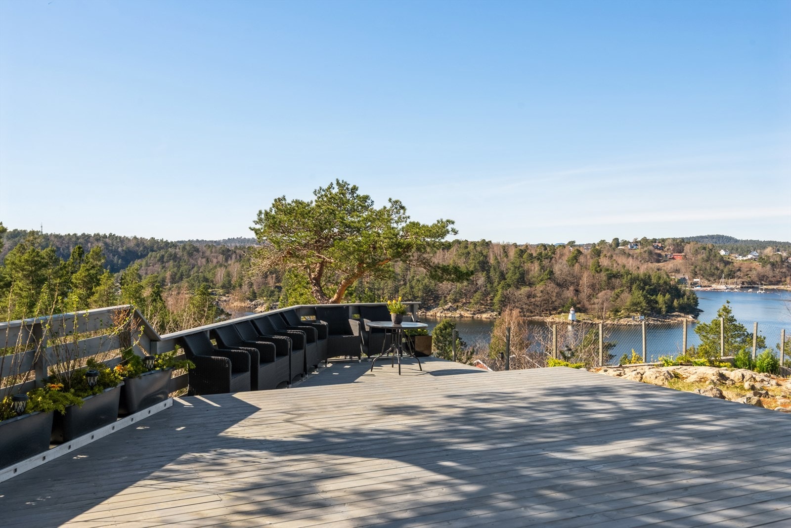 På terrassen er det flotte solforhold Galleribilde