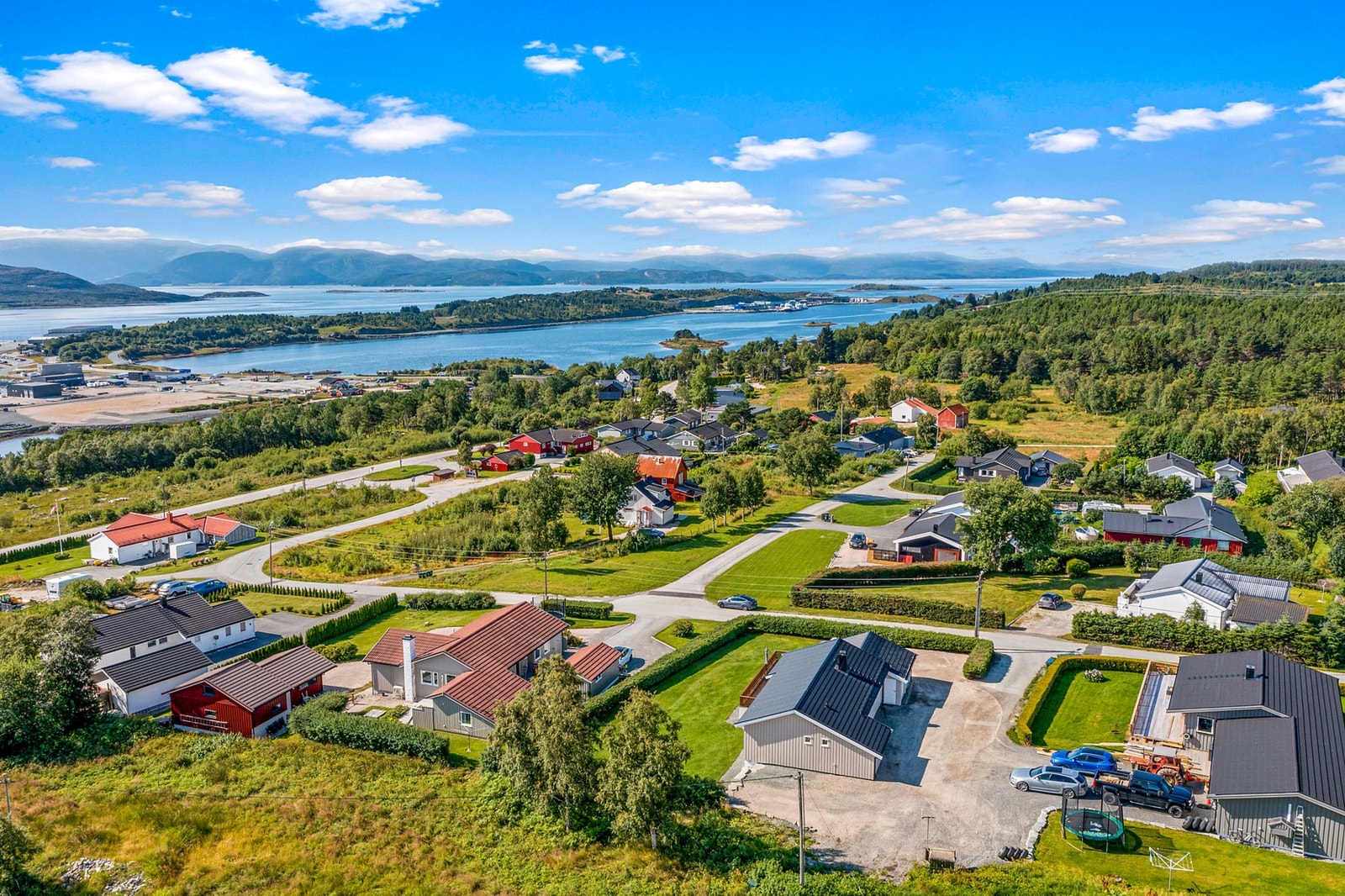 Fem fine boligtomter i etablert boligområde Galleribilde