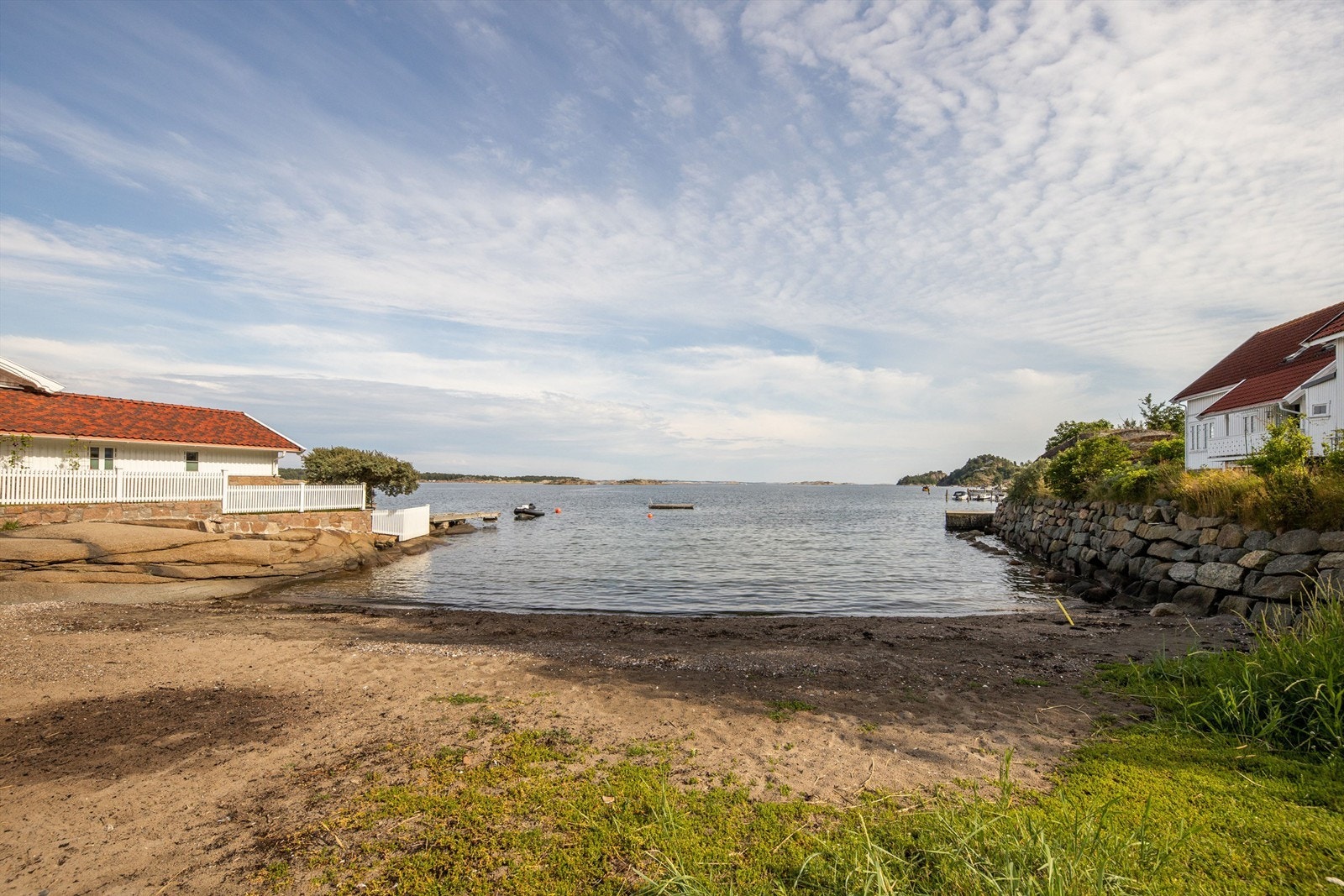 Lahellefjorden kan friste med flotte holmer som er rikt befolket på de varme sommerdager, båtveien er heller ikke lang til Tønsbergfjorden og Tjømeland Galleribilde