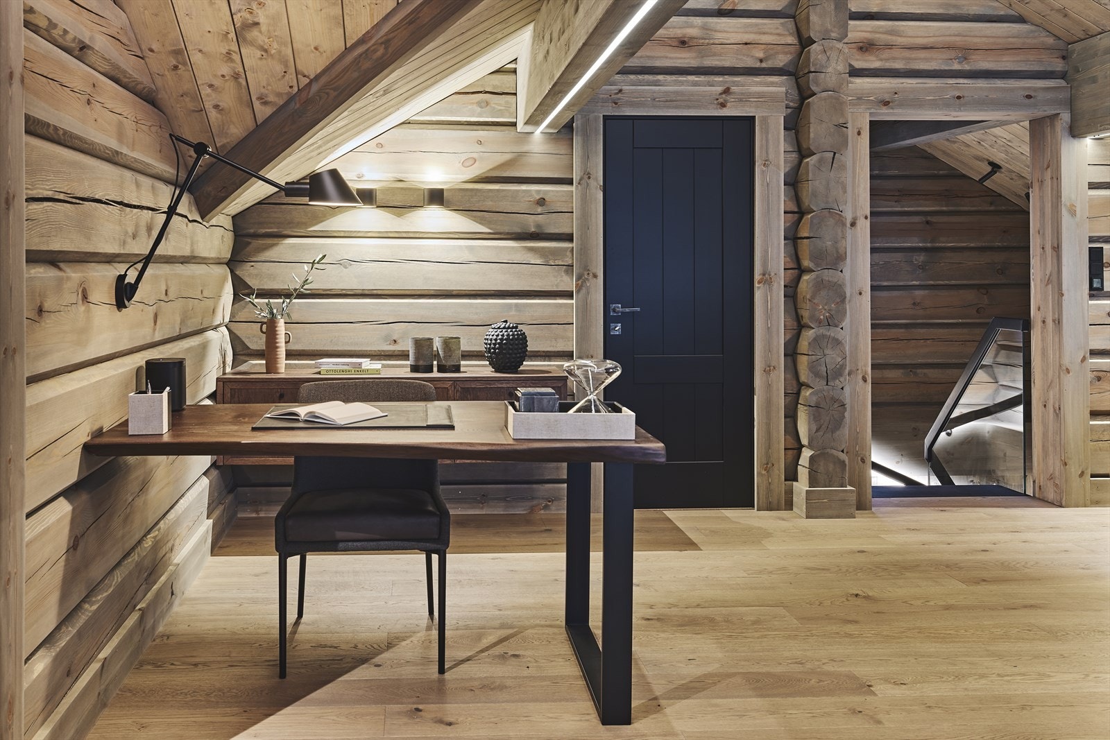 Designkontoret signal Norway har stått for planlegging av interiør, og det synes igjen på gjennomføringa med en rød tråd gjennom hele prosjektet. Galleribilde