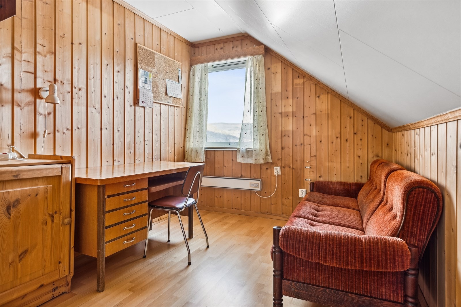 Soverom i loftsetasje. Galleribilde