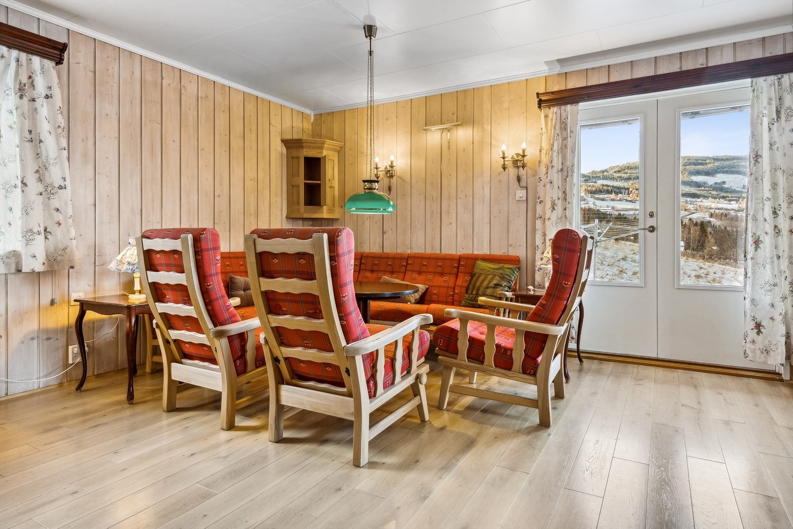 Fra stue er det utgang til hagen. Galleribilde