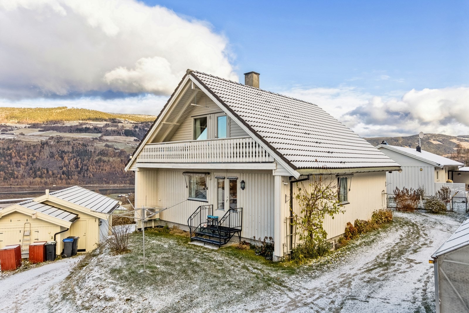 Fra stue er det utgang til hagen. Galleribilde