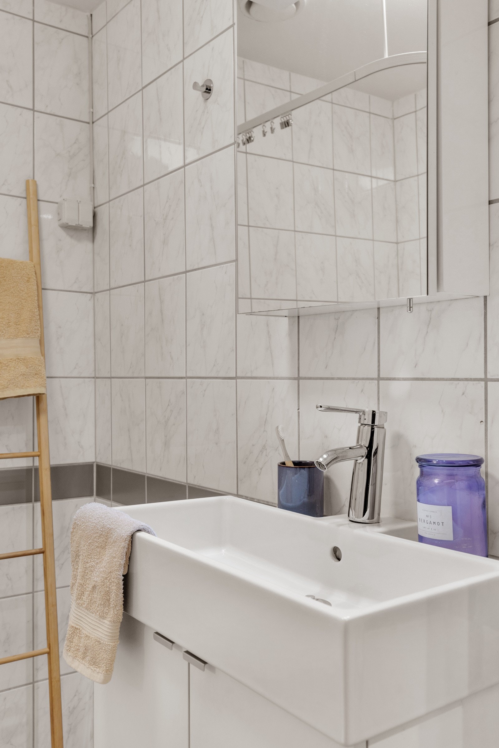 Det er plass og opplegg til en smal vaskemaskin. Galleribilde