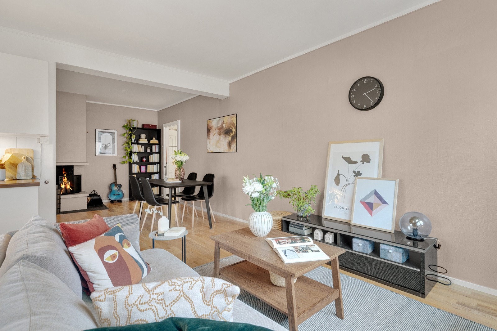 Både oppvarming, varmtvann, kabel-tv og bredbånd er inkludert i felleskostnadene. Galleribilde