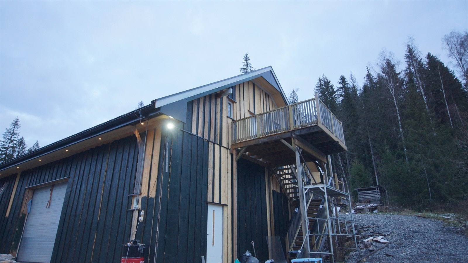 Meget spesiell og flott garasjebygning. Galleribilde