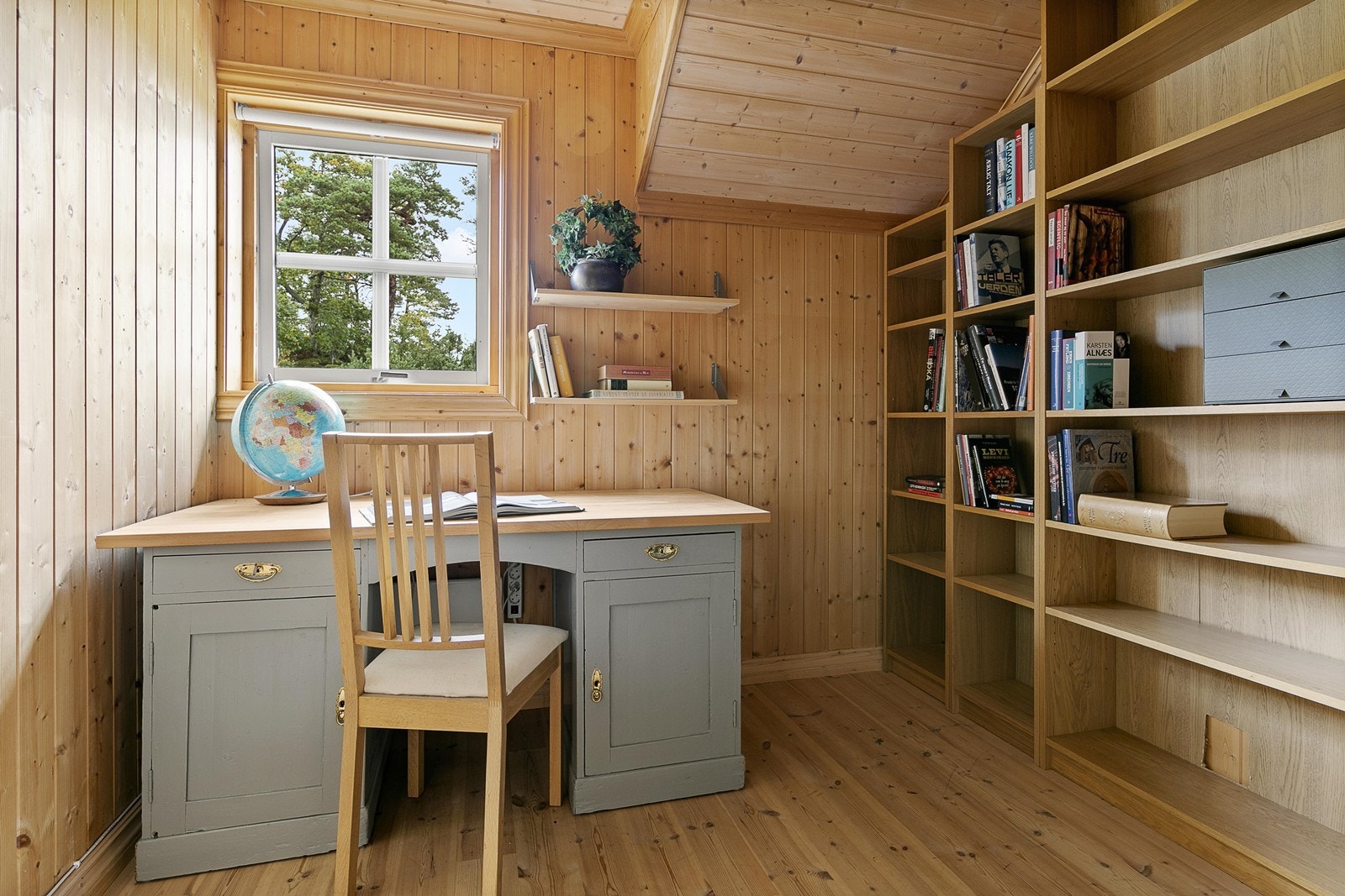 Rom som benyttes som kontor. Er ikke godkjent som soverom. Galleribilde