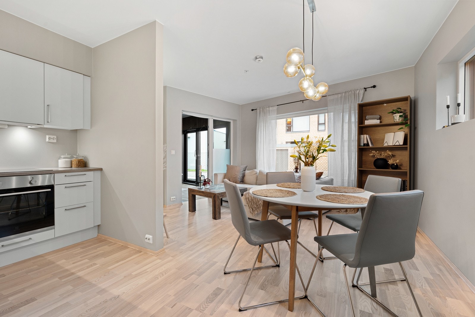 Leiligheten har en fin beliggenhet i byggets 1. etajse og ble ferdigstilt i 2022. Galleribilde