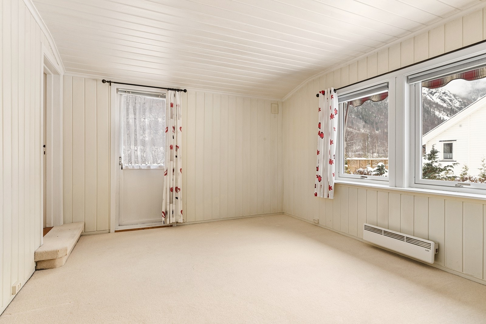 Stue/spisestue med adkomst til veranda Galleribilde