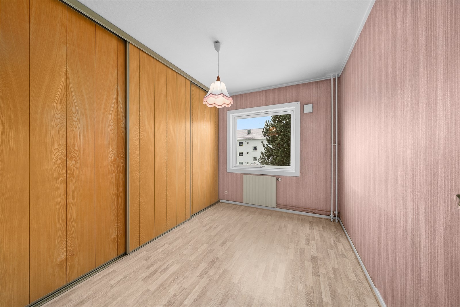 Ekstra lagringsplass finnes i en bod ved entreen og i to eksterne boder - en på loftet og en i kjelleren. Galleribilde