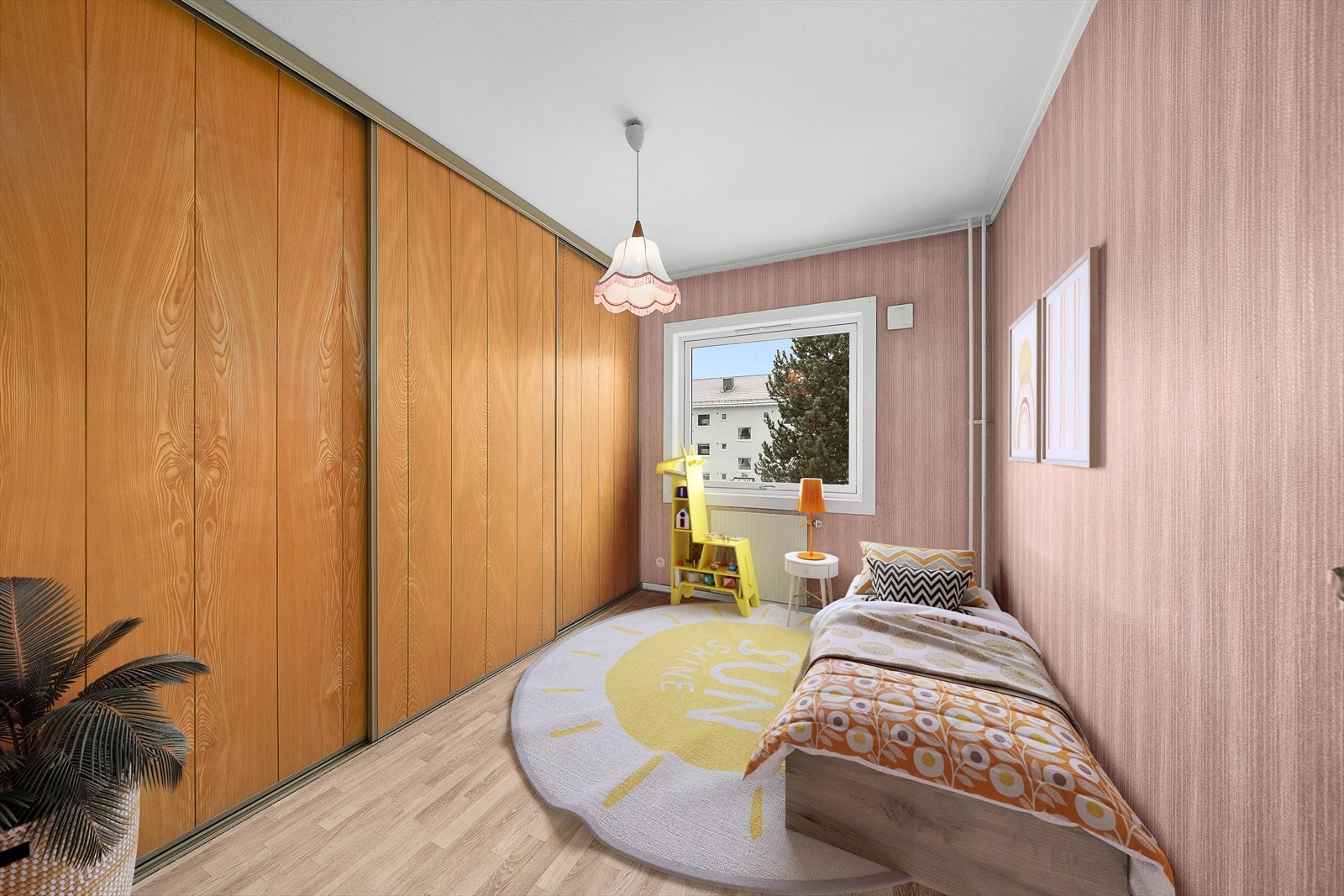 Det andre soverommet har en stor plassbygget skyvedørsgarderobe langs den ene veggen. Galleribilde