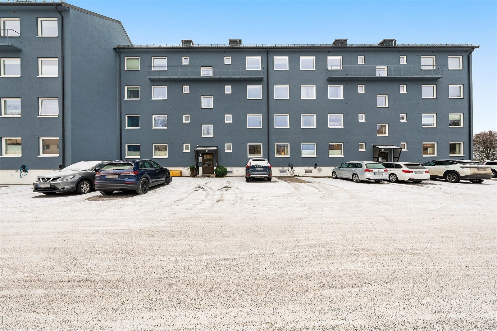 Parkeringsplasser merket med "Måsan Borettslag" langs bygningene er til fri benyttelse for beboere i borettslaget. Galleribilde