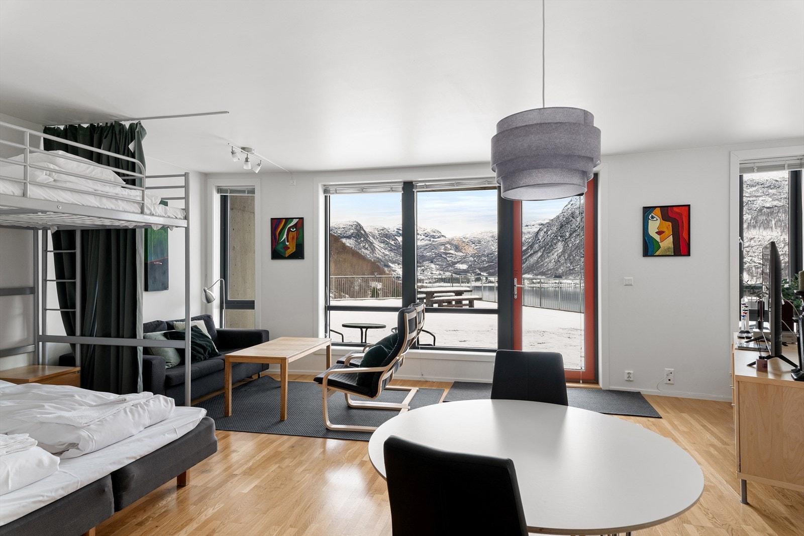 Romslig, åpen løsning Galleribilde