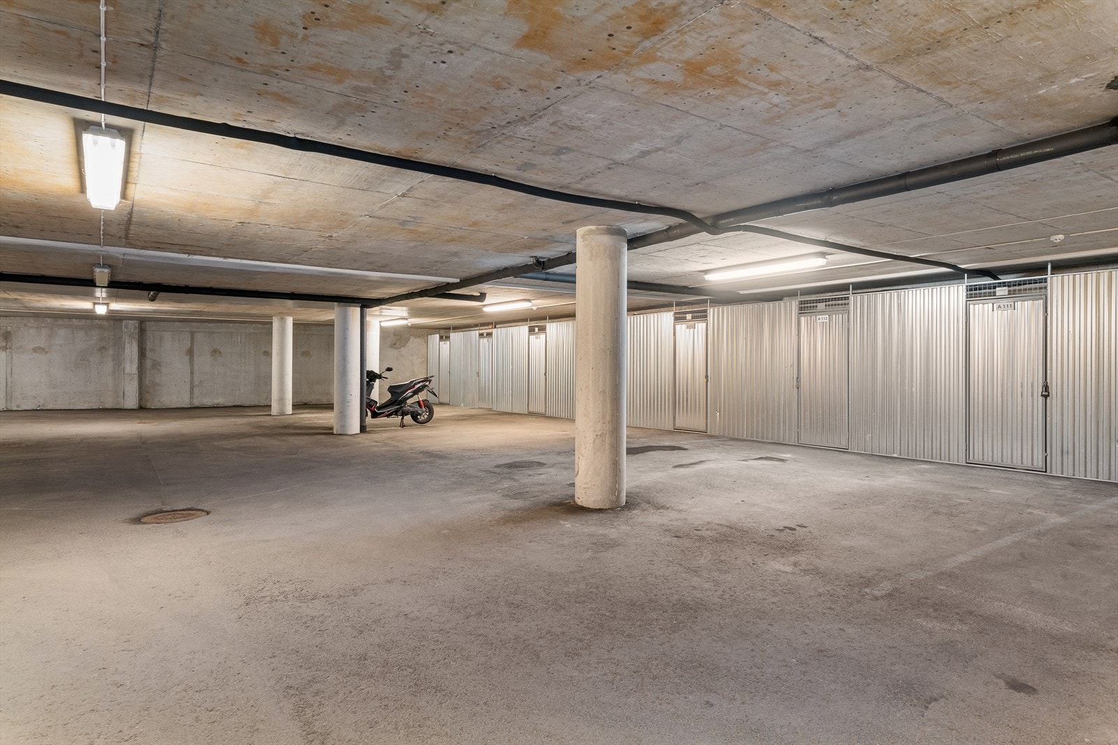 Parkering og skibod i u.etg. Galleribilde