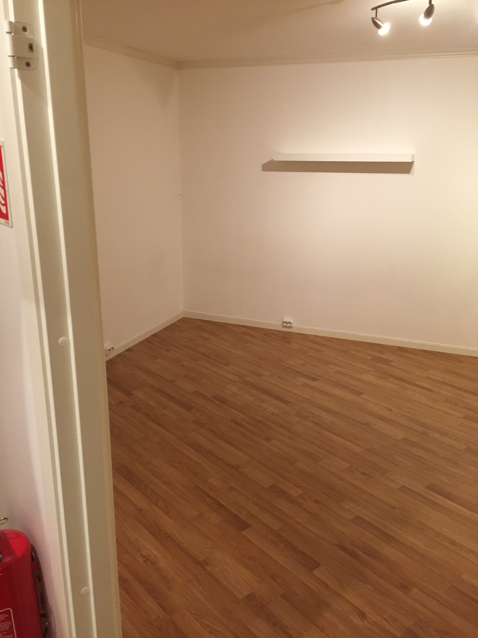 Stor og lyst oppholdsrom Galleribilde