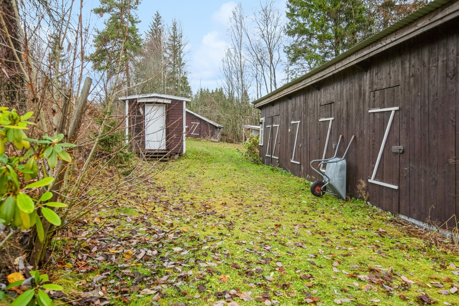 Uthus med oppbevaringsmuligheter. Galleribilde