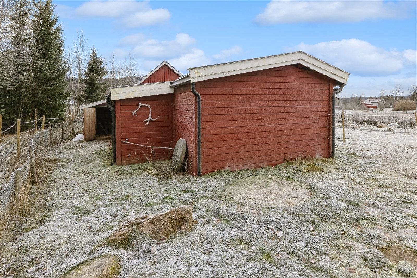 Siden av uthuset Galleribilde