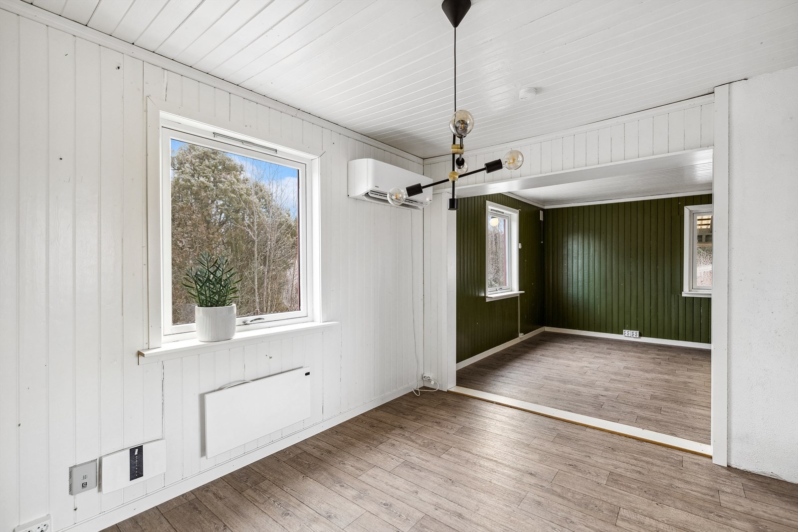 Det er 3 stuer av god størrelse i boligen Galleribilde