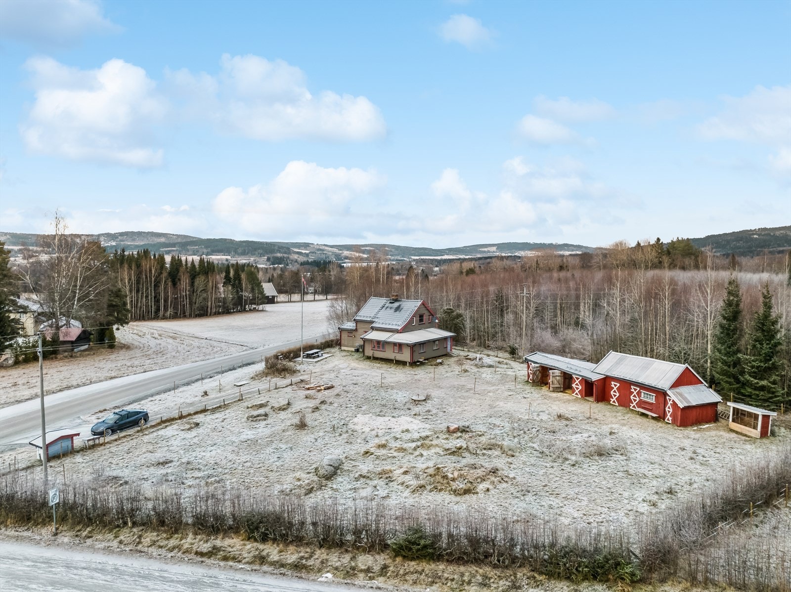 Stor tomt på rett over 2,4 mål med mulighet for hestehold Galleribilde