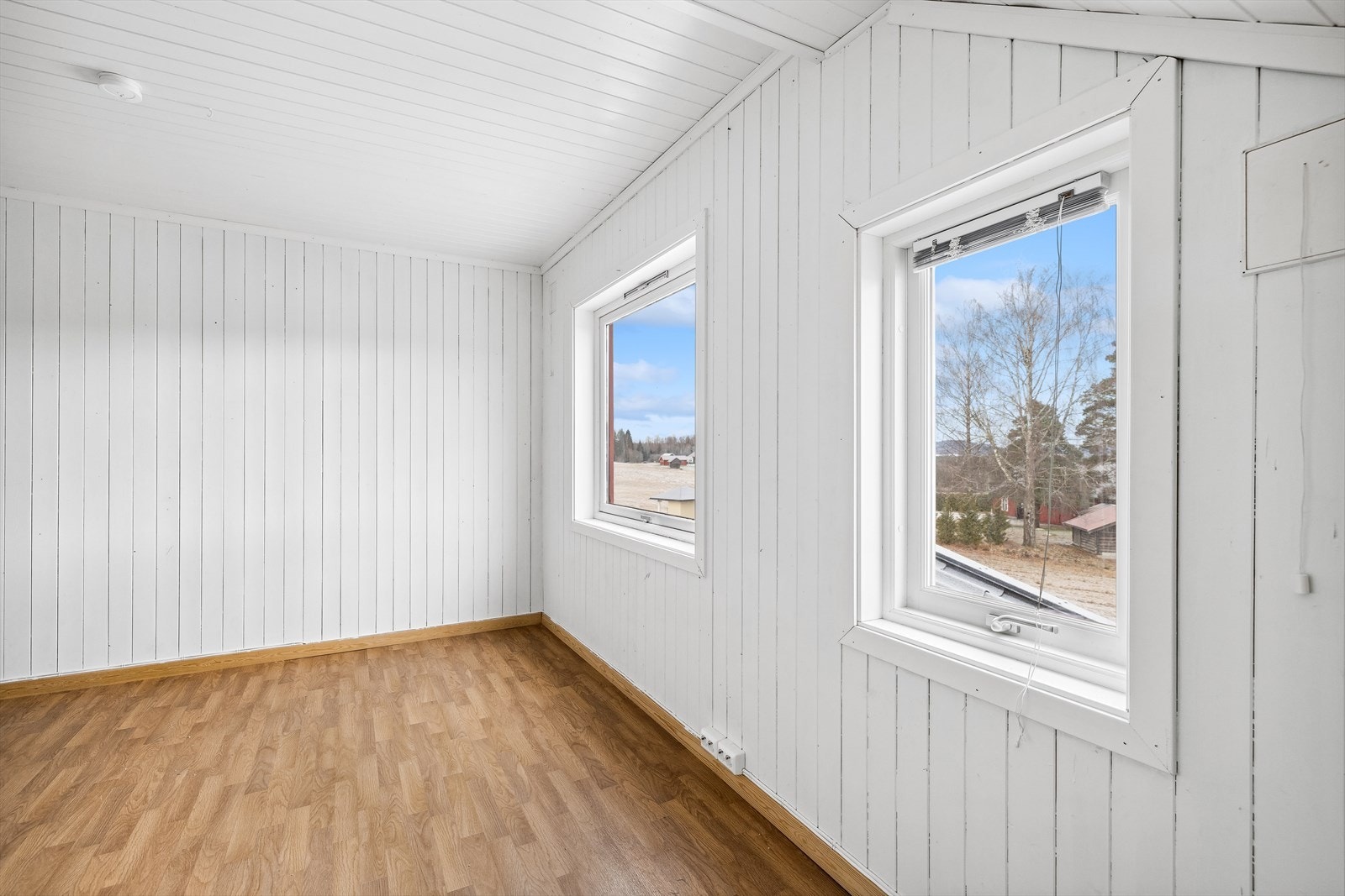 Soverommet har pent utsyn til nærområdet Galleribilde