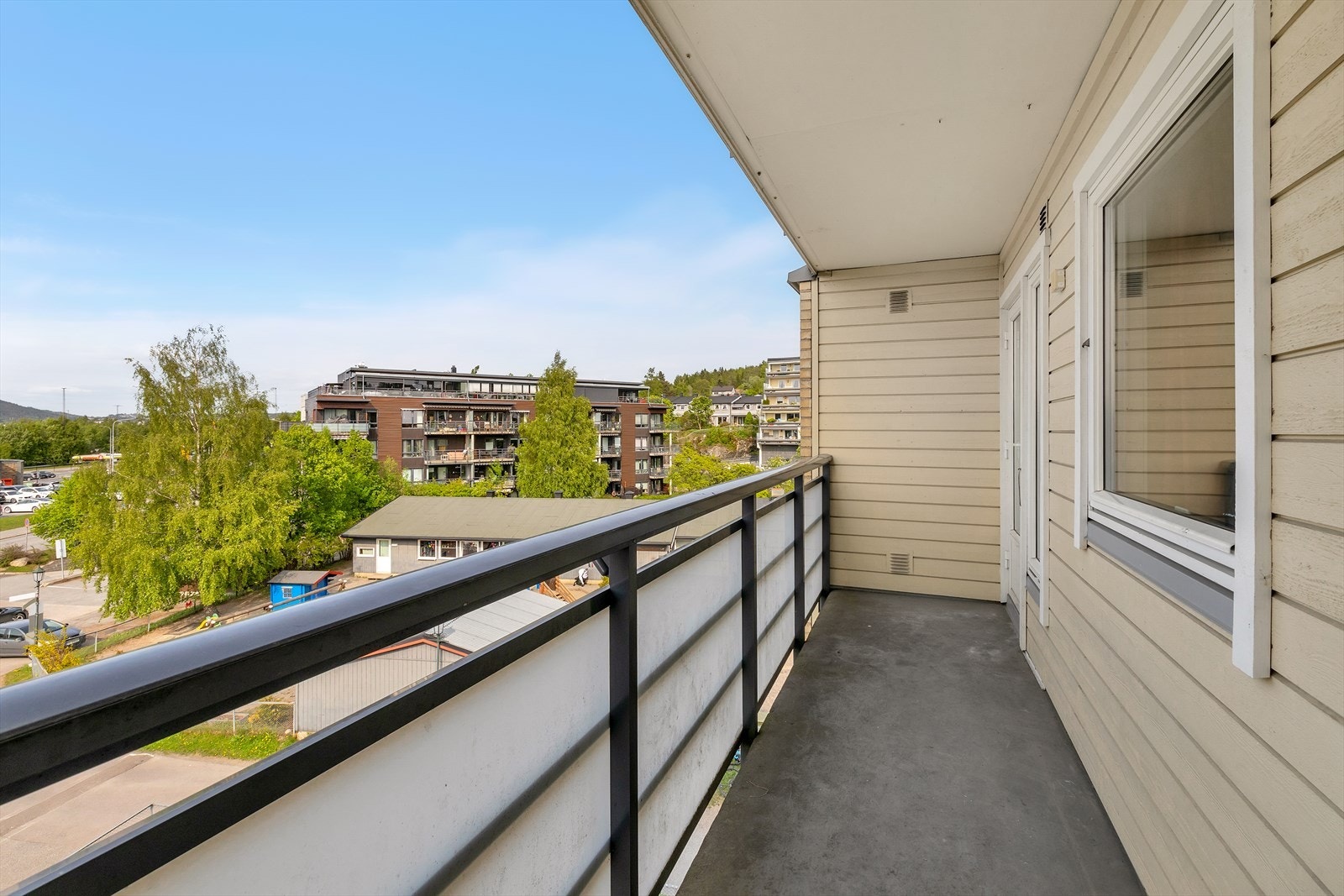 Romslig balkong med god utsikt Galleribilde