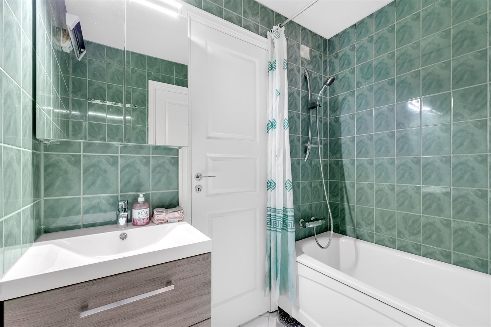 Baderom med badekar Galleribilde