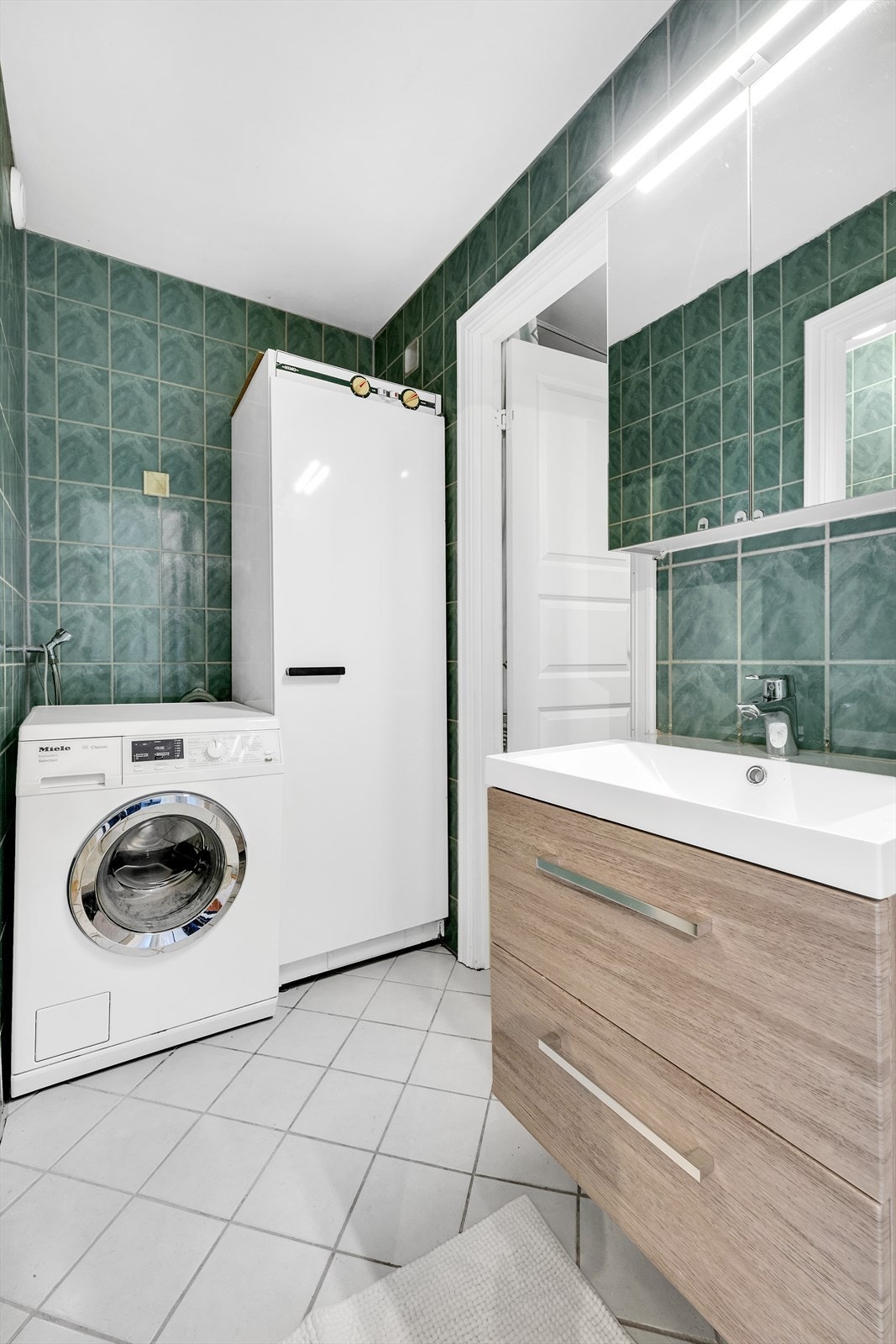 Vaskerom med adkomst til WC og baderom Galleribilde