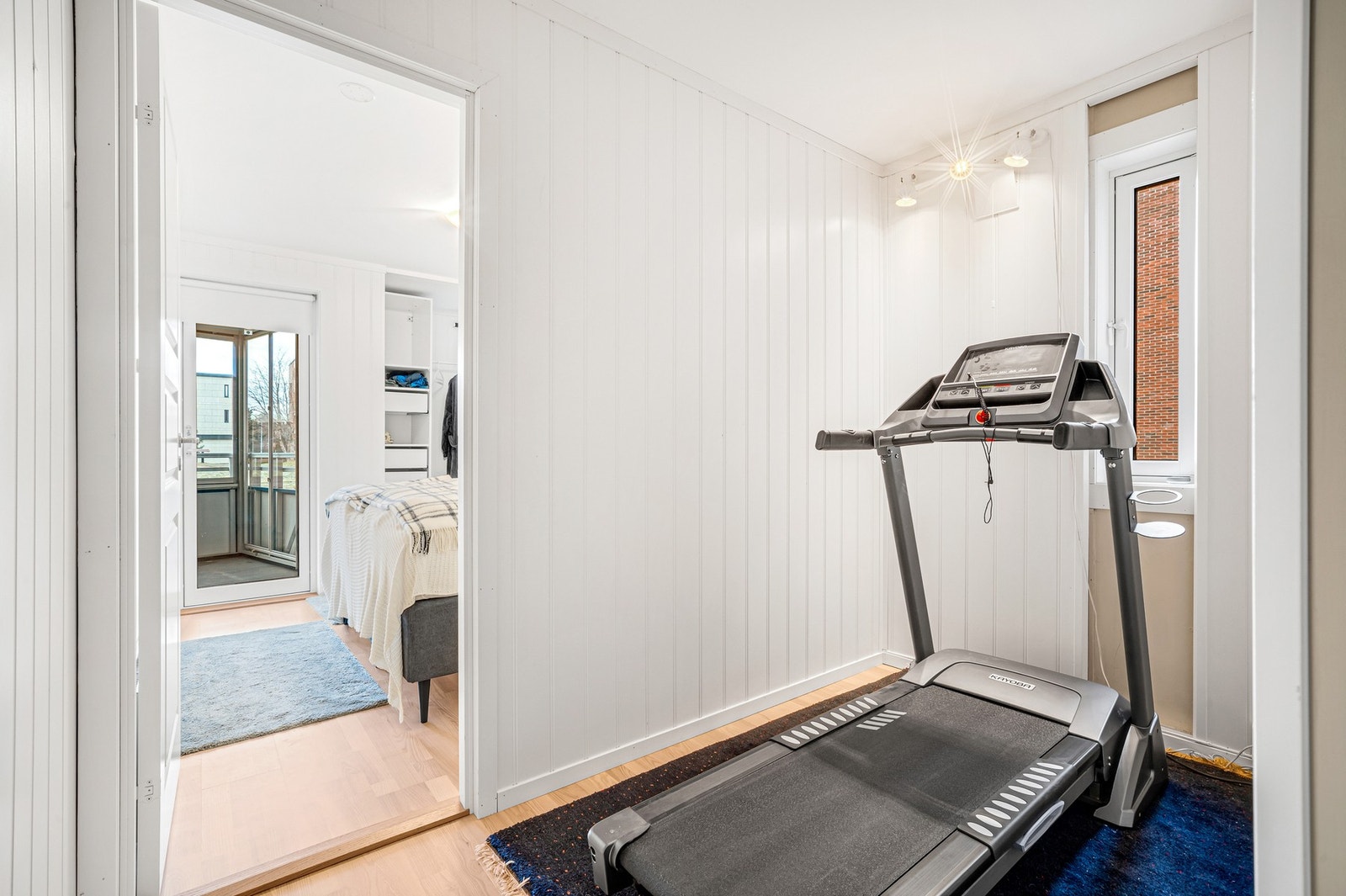 Rett før hovedsoverom har man en klesbod som tidligere har blitt brukt som både kontor, babyrom og walk-in closet. Galleribilde