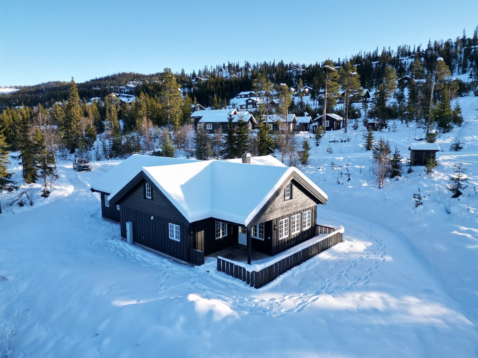 Eiendomsmegler 1 Fjellmegleren har gleden av å presentere denne innholdsrike og koselige eiendommen på Nesfjellet! Galleribilde
