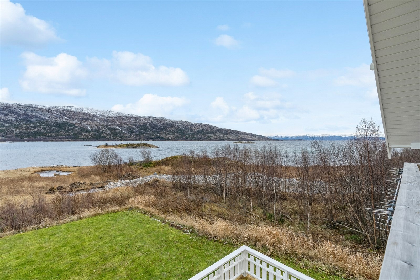 Utsikt utover Skjerstadfjorden retning Valnesfjord. Galleribilde