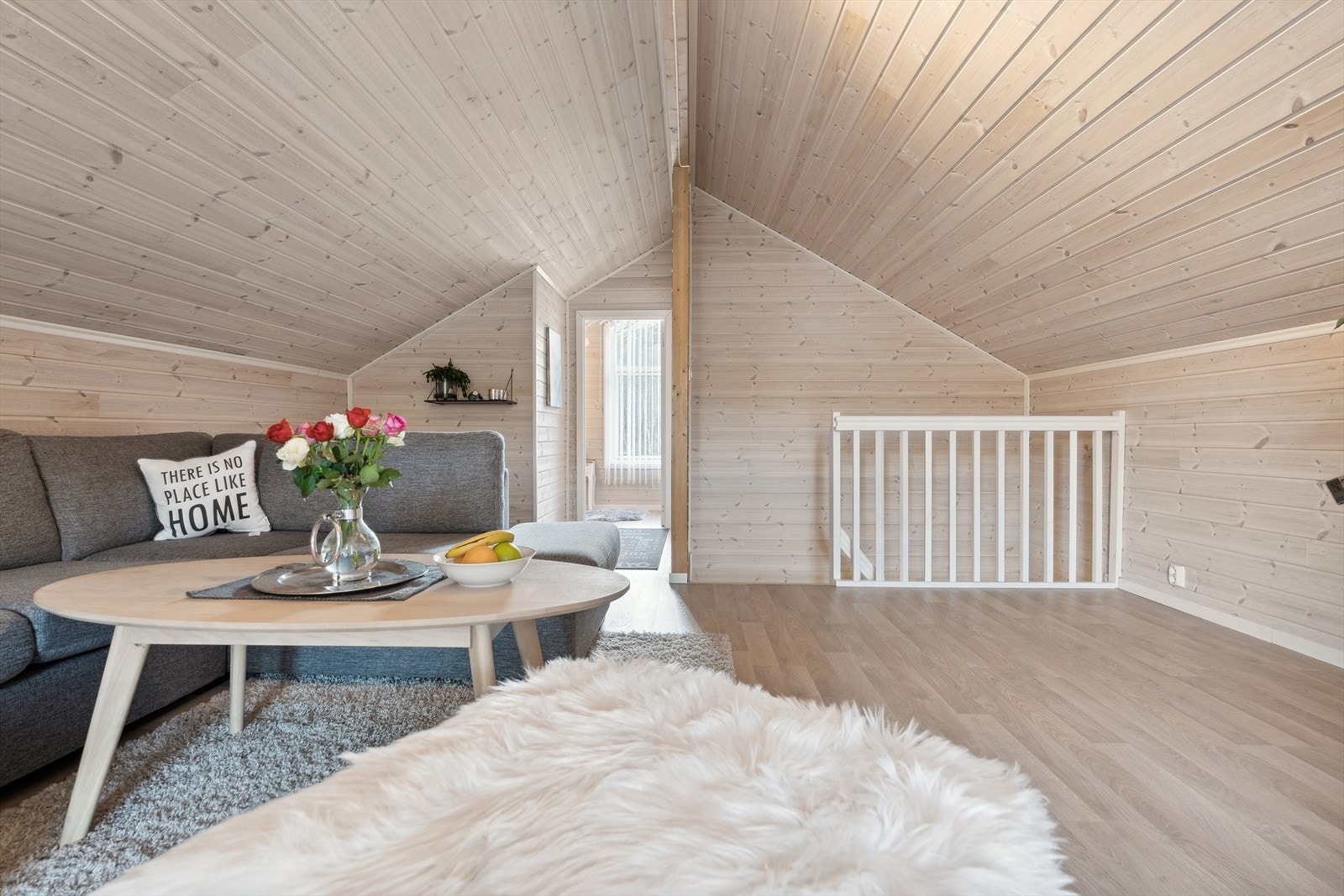 Bak loftstuen finner vi to soverom. Galleribilde