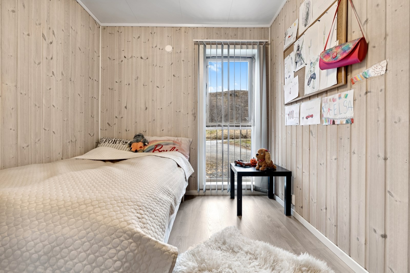 Soverom nr 2 i hovedetasjen. Totalt er det 4 soverom i hytta. Galleribilde