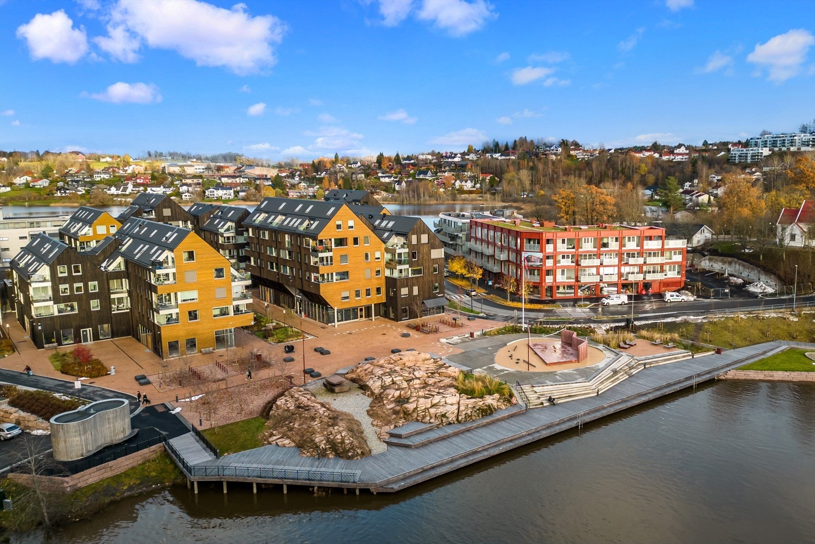 Sentrumsgården ligger flott til i Heggedal sentrum Galleribilde