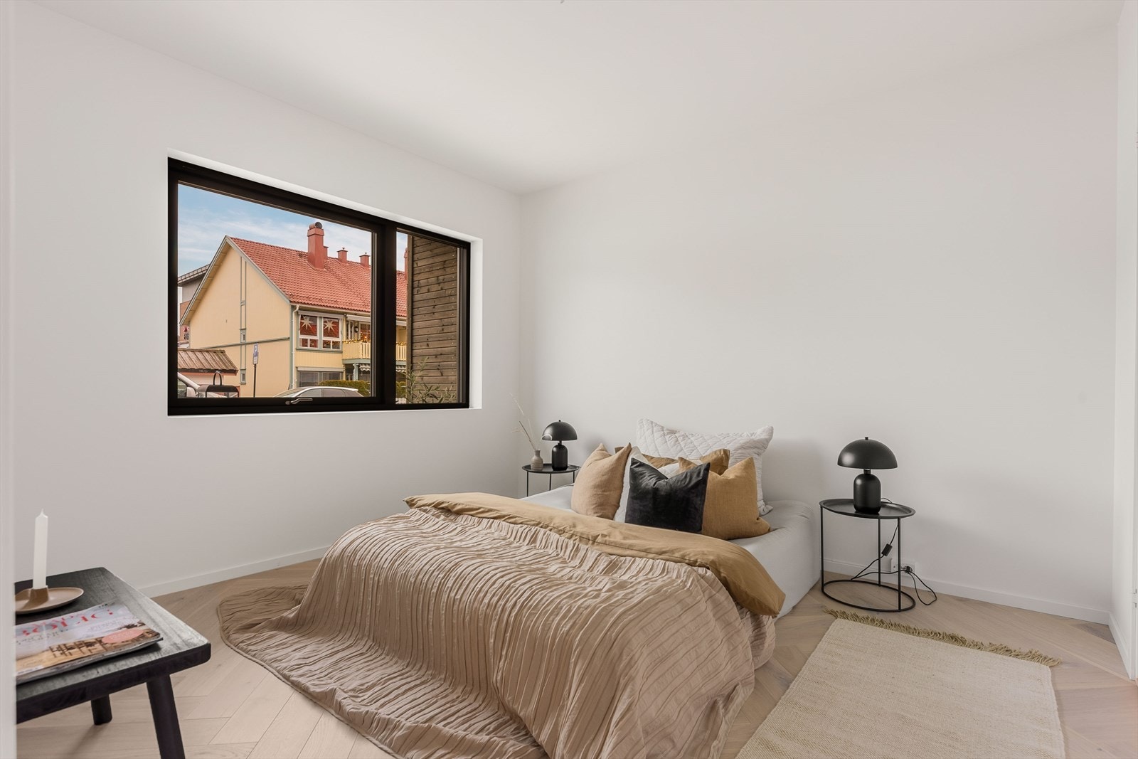 Master bedroom i 1. etasje Galleribilde