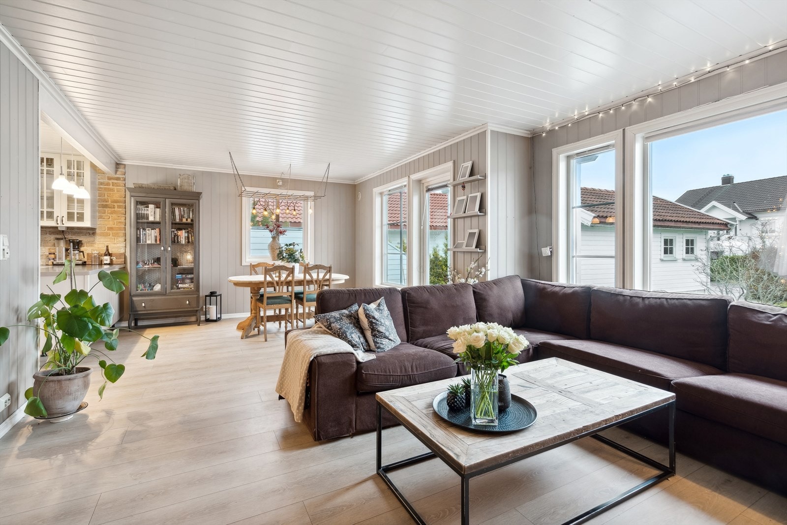 Stue med åpen kjøkkenløsning Galleribilde